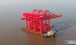 振華重工長興分公司發運日照石臼港3臺卸船機