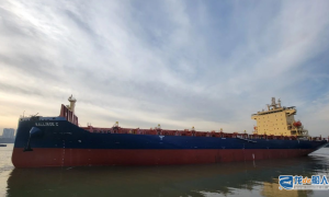 新揚子造船交付希臘COSMOSHIP公司1800TEU集裝箱船“KALLIROE C”輪