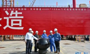 文沖修造啟動400噸龍門吊整體提升