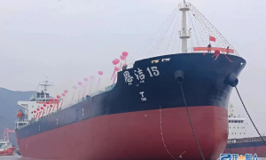 合興船廠建造34800DWT散貨船“恩潔15”上水